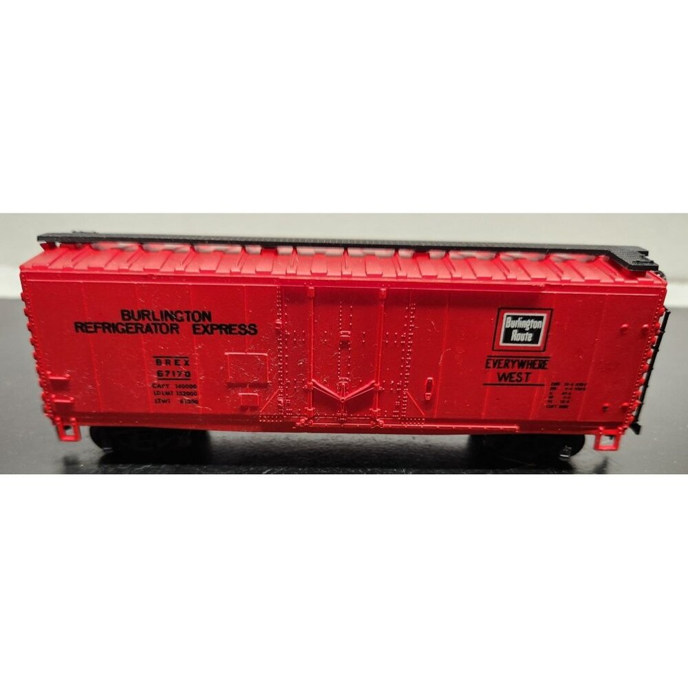 Burlington Refrigerator Express‎ Everywhere West Train Car HO Scale
